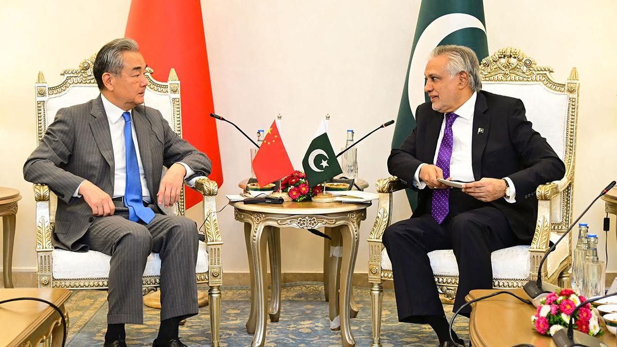 China and Pakistan Foreign Ministers agree to launch new economic corridor projects