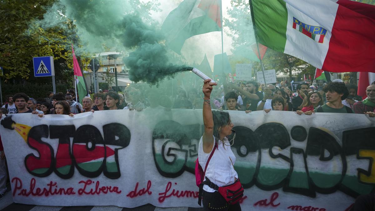 Thousands protest Israeli siege of Gaza near Venice Film Festival