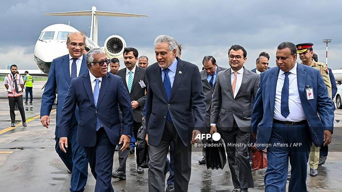 Pakistan Foreign Minister Ishaq Dar holds talks with leaders of various political parties in Bangladesh