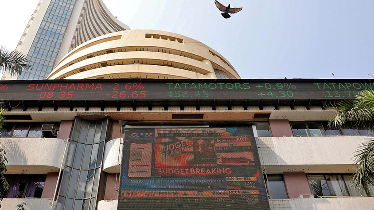 Stock markets decline in early trade halting 6-day rally; IT, bank stocks drag
