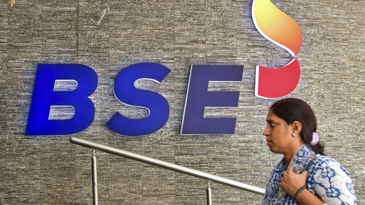 Sensex falls by 160 points on sell-off in IT, healthcare shares