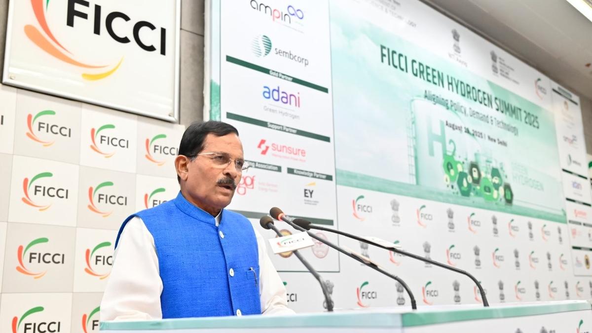 India looking to capture 10% of global demand for green hydrogen: Shripad Naik