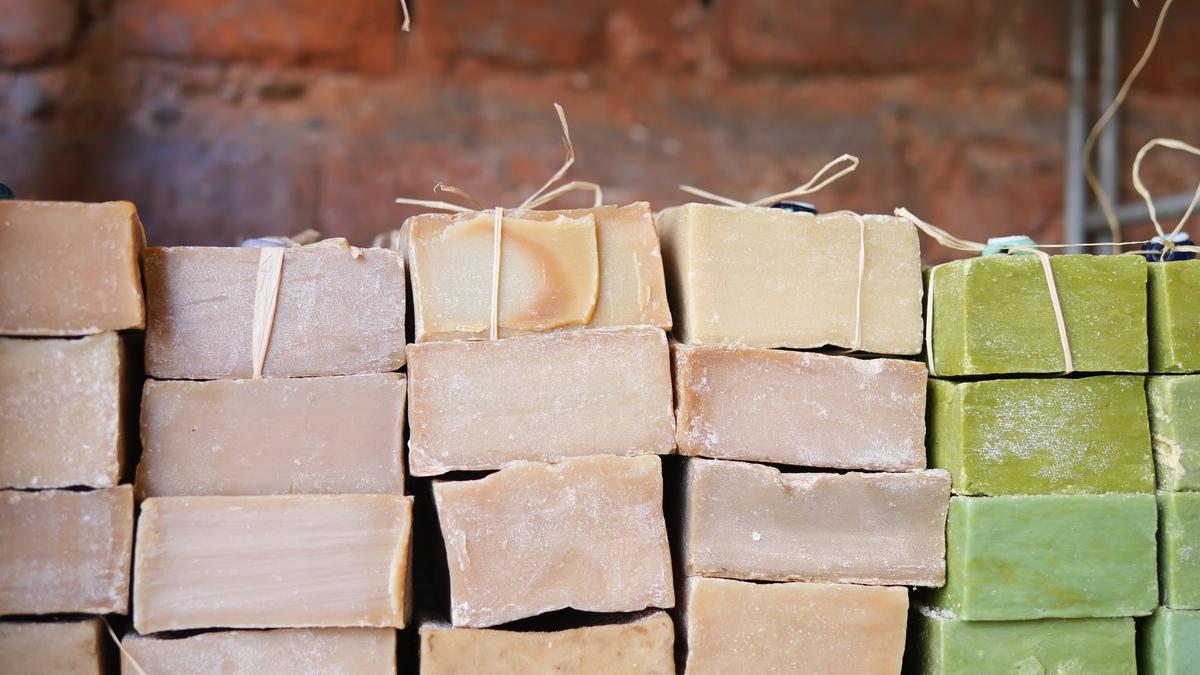 On soaps and detergents: how they are made and manufactured