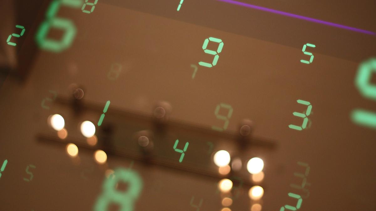 A random number generator using quantum physics and a blockchain