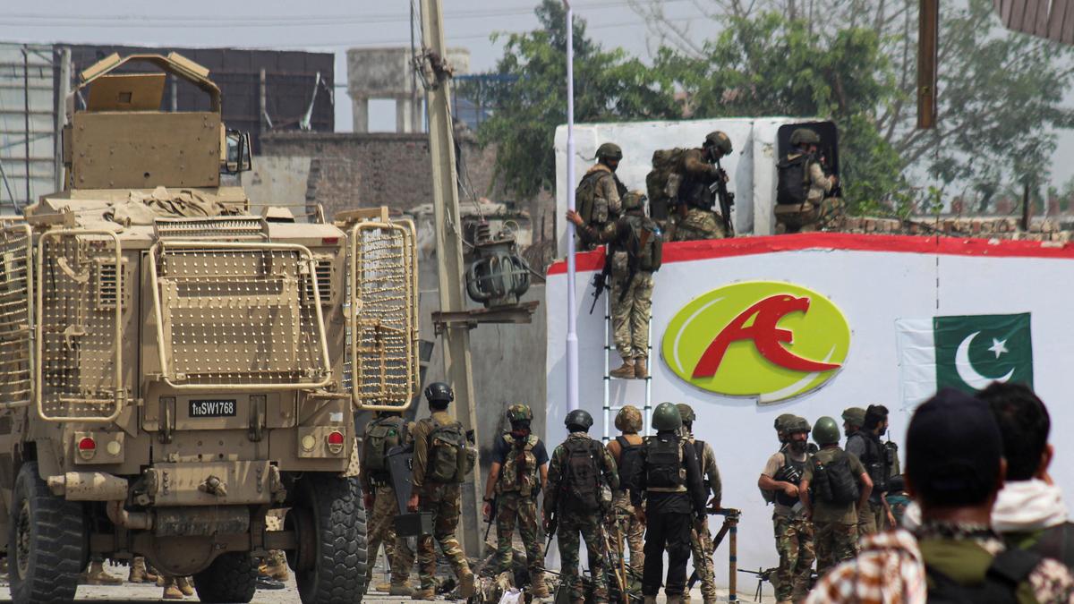 Six Pakistani security personnel, six militants killed during attack on paramilitary base