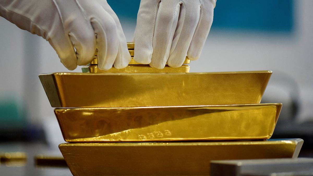 Gold declines ₹612 on strong dollar, weak global cues after Fed move
