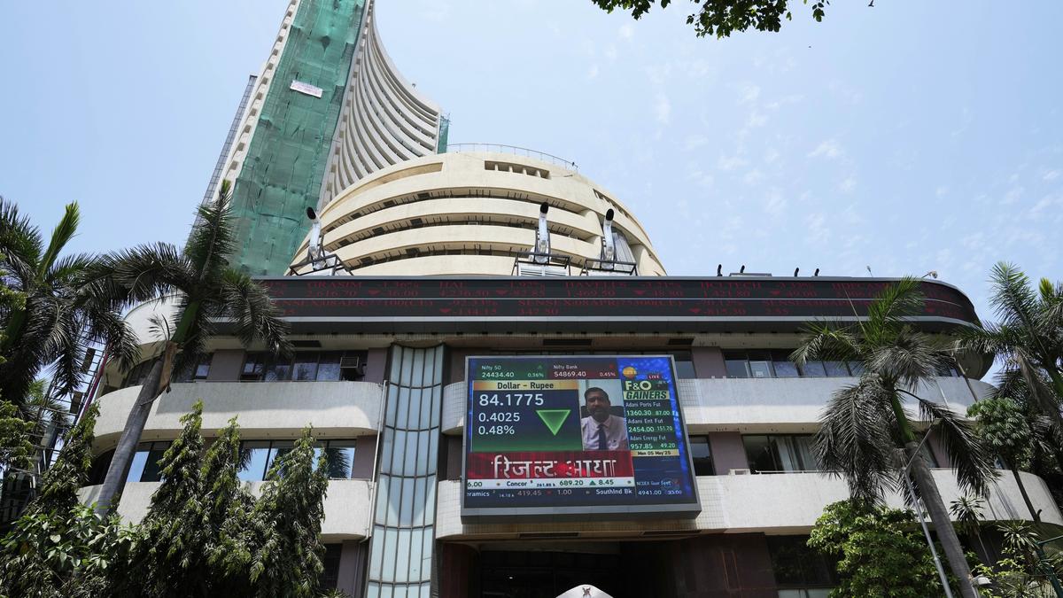 Stock markets bounce back amid volatility; Sensex closes higher 410 points