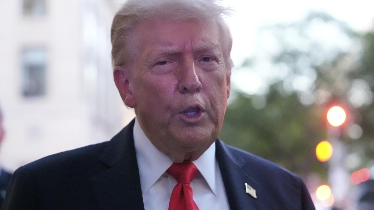 Trump urges EU to impose 100% tariffs on China, India to pressure Putin, sources say