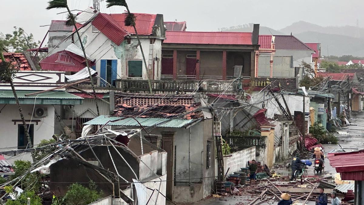 Vietnam Typhoon Bualoi: Storm kills at least 9, floods roads, thousands evacuated