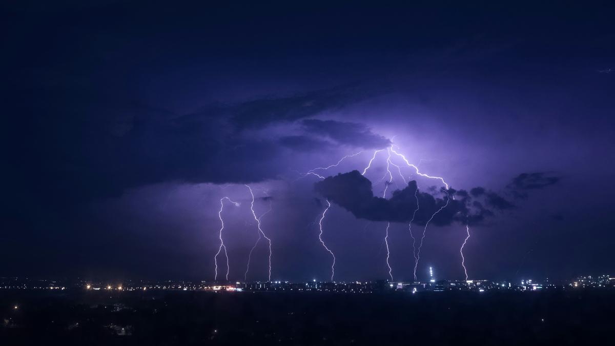 Bending ice could explain how lightning is born in thunderstorms