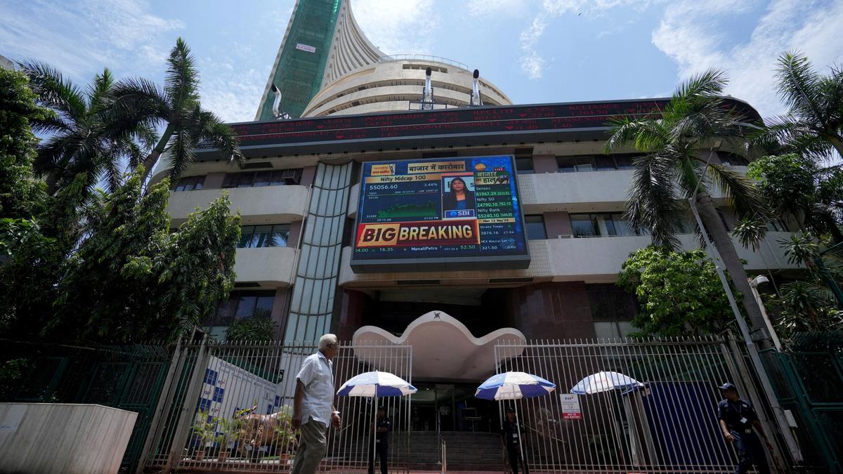 Stock markets decline in early trade mirroring weak global peers