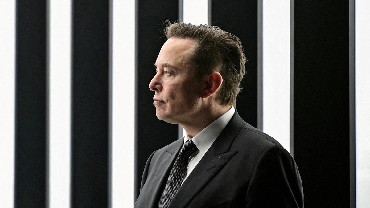 Musk becomes first person to hit 0 billion net worth, Forbes list shows
