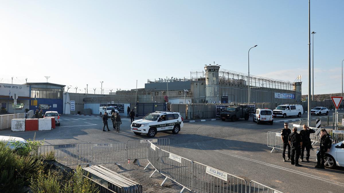 Hamas publishes a list of over 1,900 Palestinian prisoners it says will be released in truce