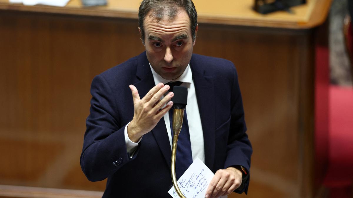 French Prime Minister proposes suspending controversial retirement age law until 2027 election