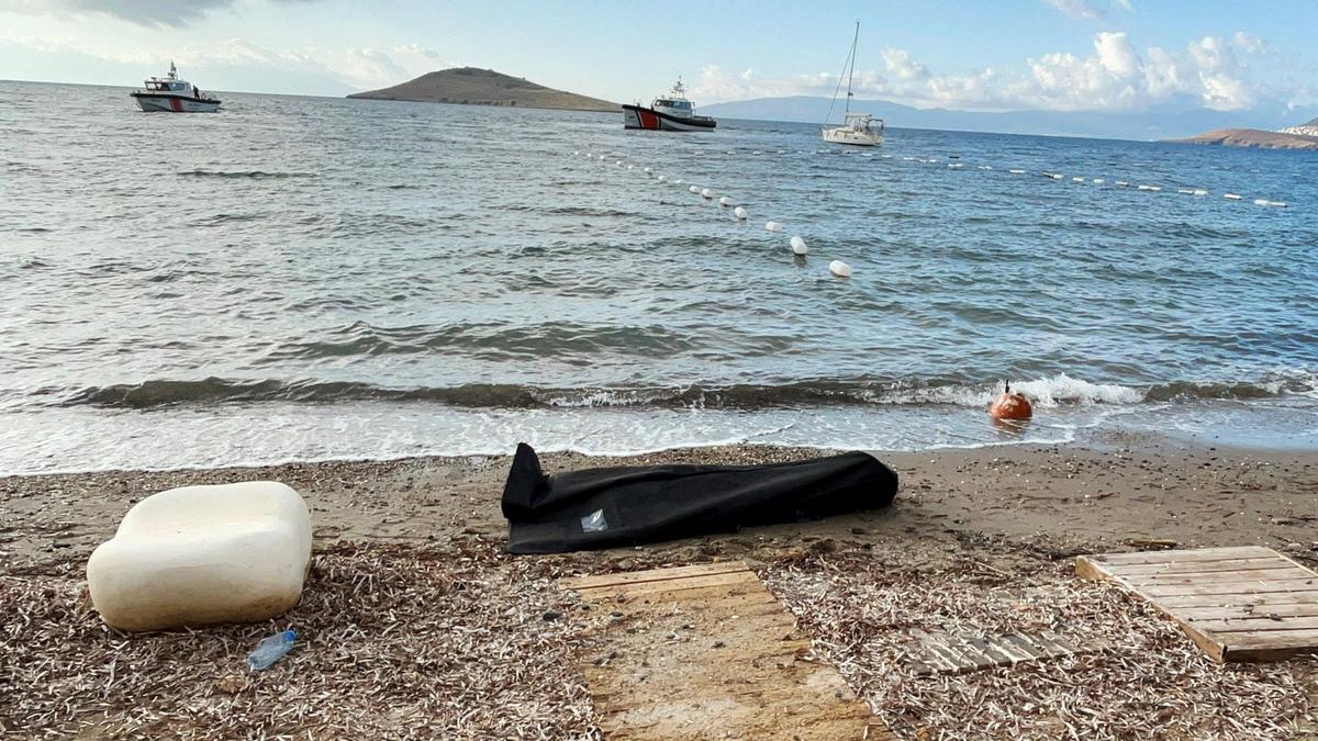 At least 14 dead after migrant boat sinks off western Turkiye