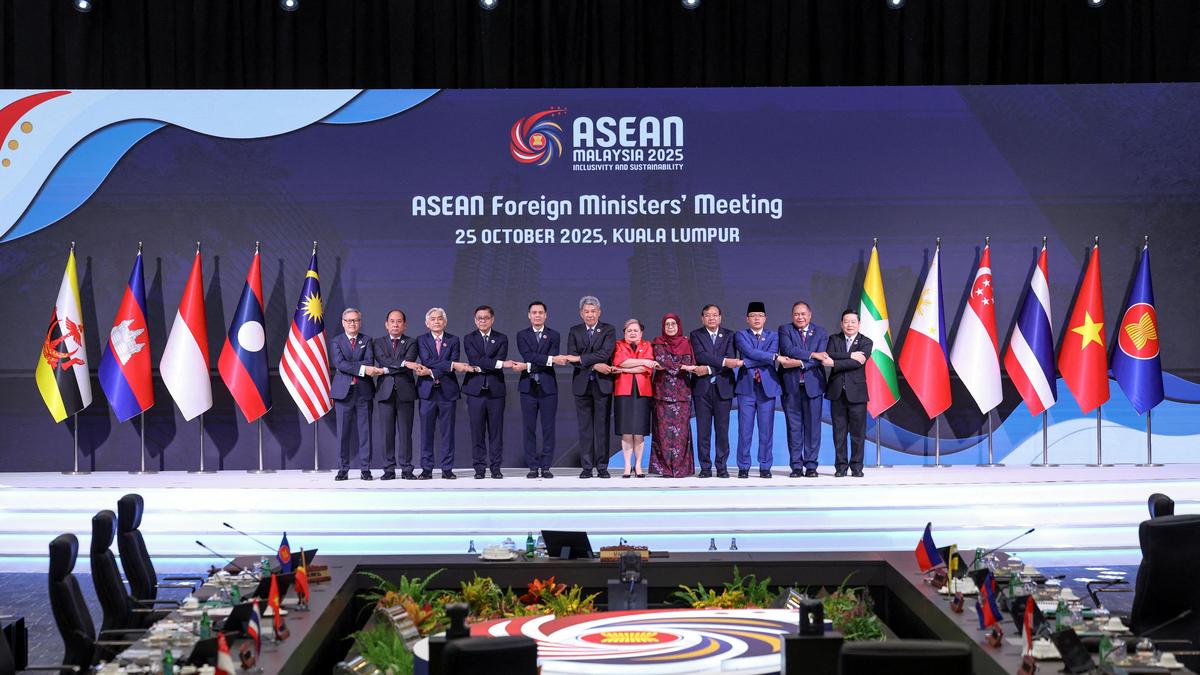 U.S., China seek to avoid trade war escalation, salvage Trump-Xi meeting in Malaysia talks