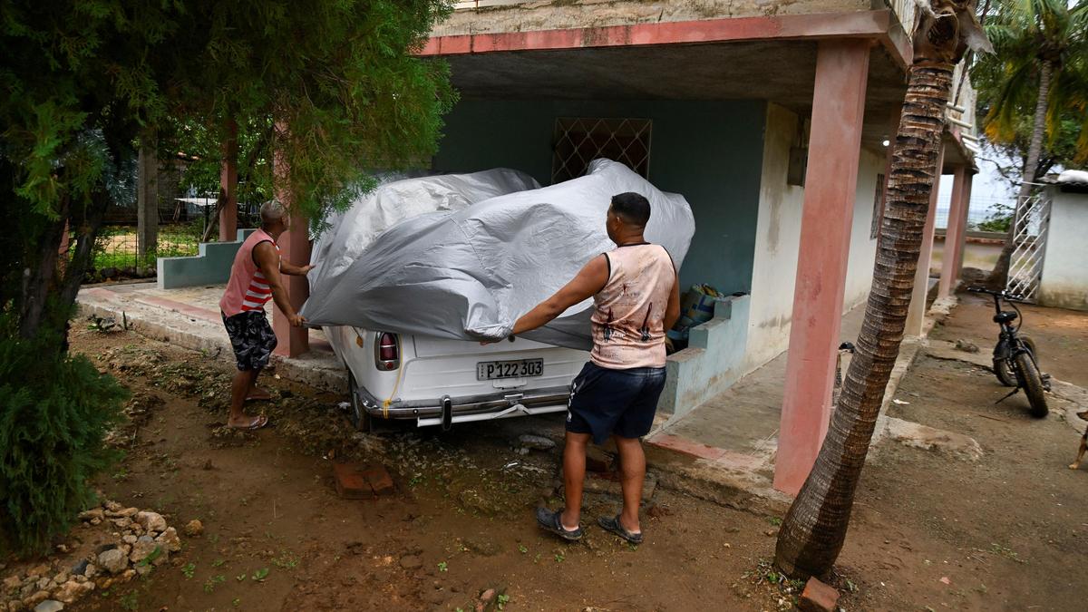 Hurricane Melissa charges toward Cuba, forces evacuation of 7,00,000 residents
