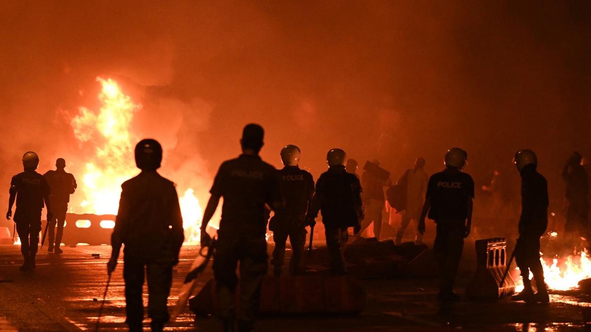 At least 2 dead, dozens injured in Lahore amid clashes between Islamist party supporters and Pakistan police