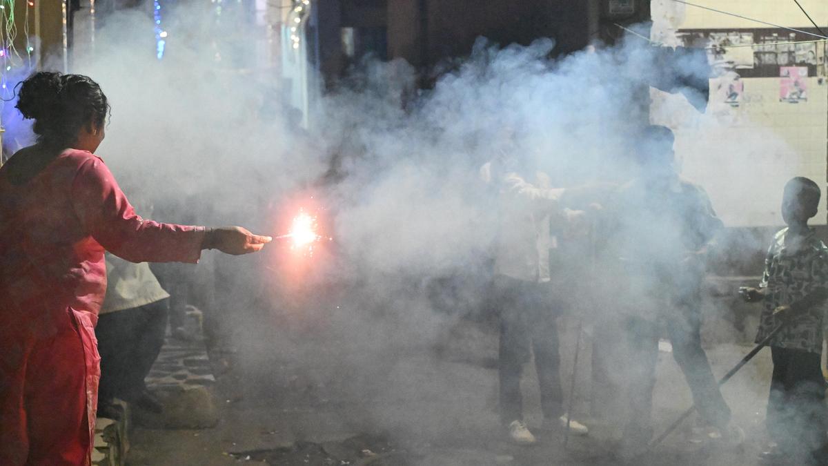 Deepavali fireworks worsen Delhi’s air quality