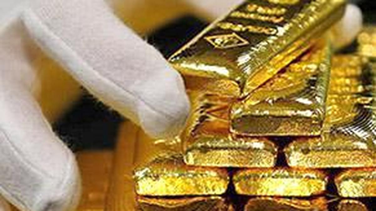 Gold rebounds ₹2,600 to ₹1,24,400/10g on strong global cues