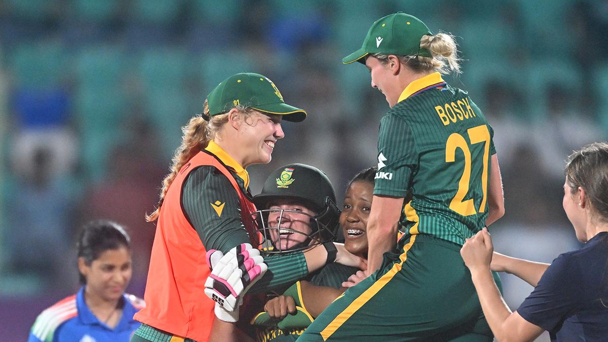 De Klerk’s knock leaves India stunned