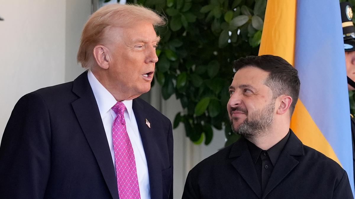 Trump suggests too soon for Tomahawk missiles in talks with Zelenskyy