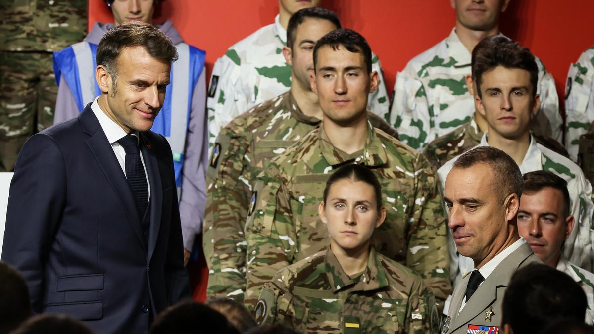 French president unveils new military program for volunteers aged 18 and 19