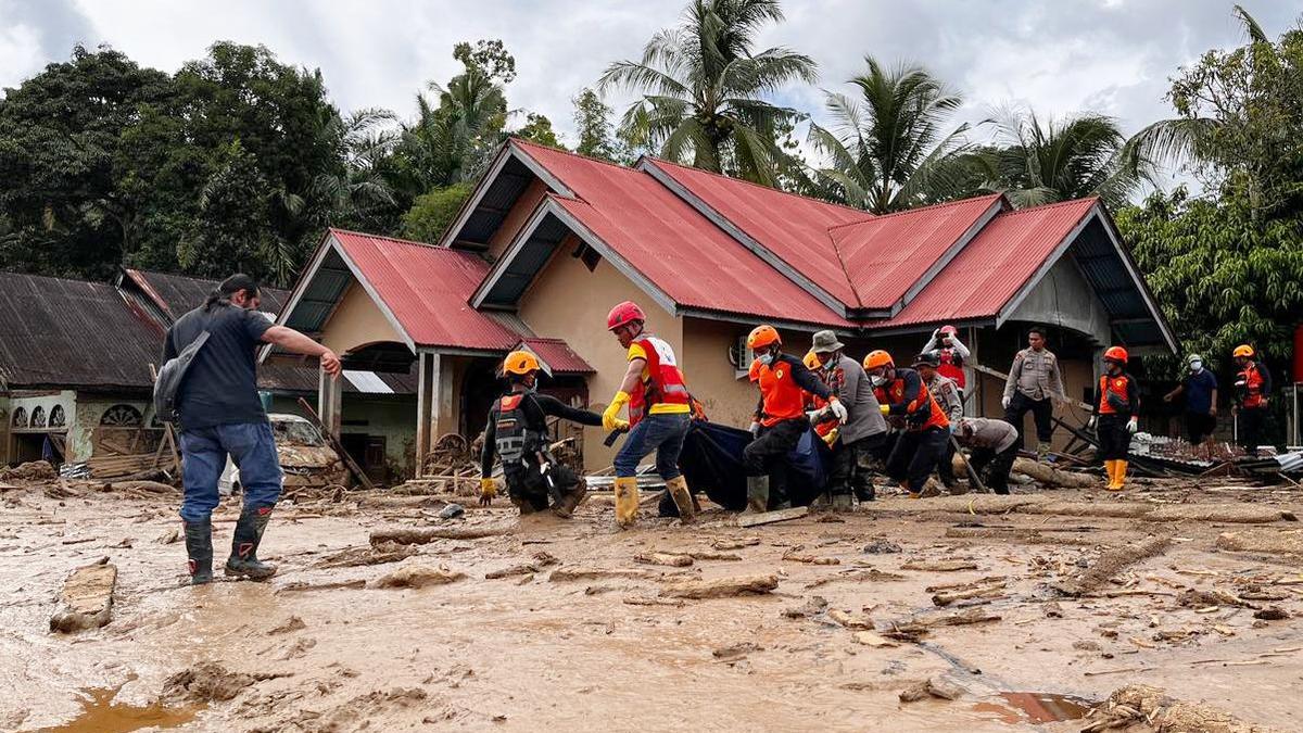 Indonesia, Thailand race to find missing as flooding toll tops 600