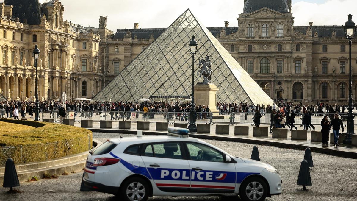 Louvre thieves escaped with 30 seconds to spare, probe reveals