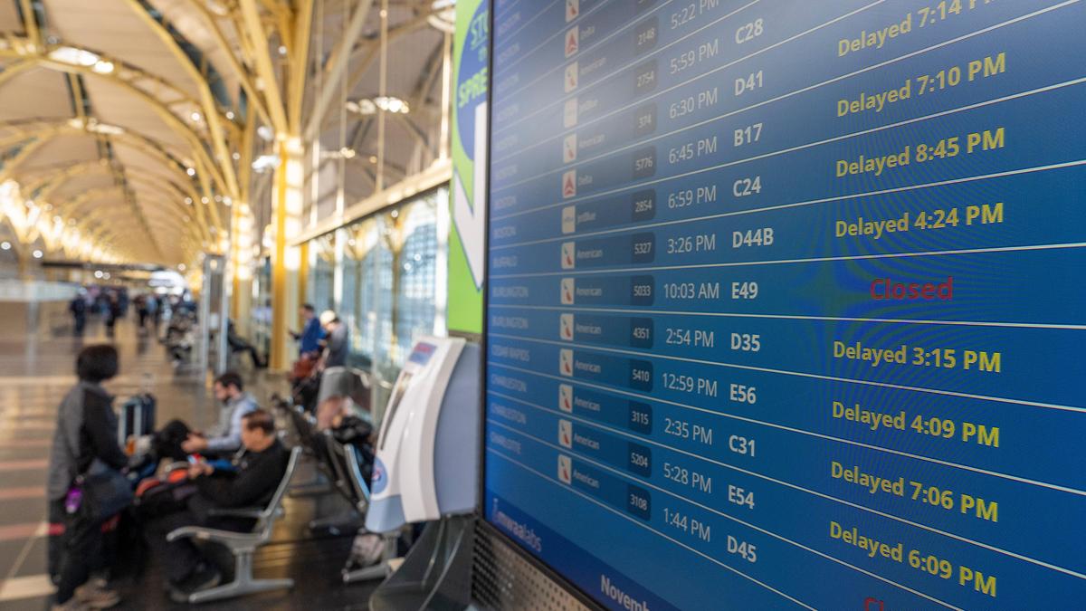 Flights halted at Washington’s Reagan airport for a short time after reported threat