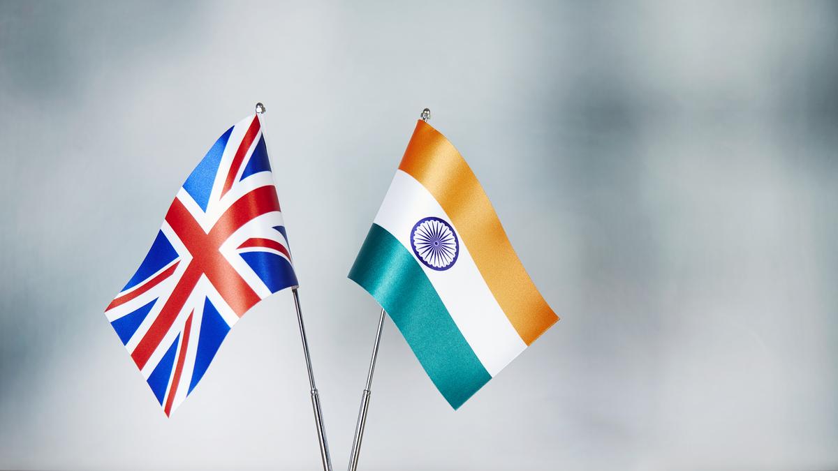 Indians largest non-EU group immigrating to and emigrating from U.K.