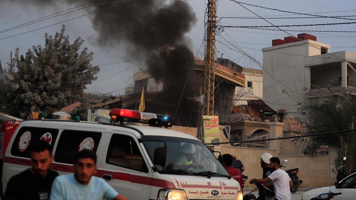 Israeli jets strike southern Lebanon towns, escalating attacks