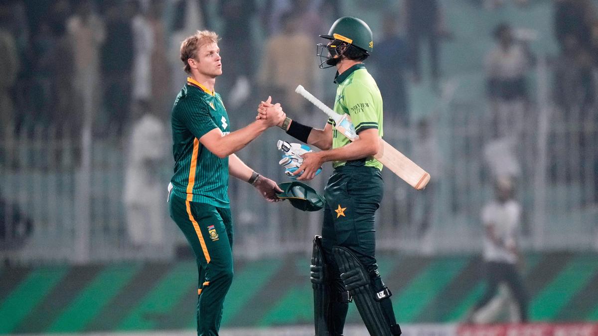 Pakistan tail hangs on to beat spirited South Africa by 2 wickets in ODI series opener