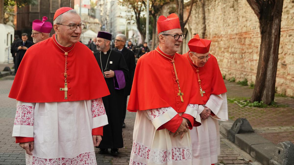 Pope Leo XIV prays at Armenian cathedral in Istanbul as Turkiye, Armenia attempt reconciliation