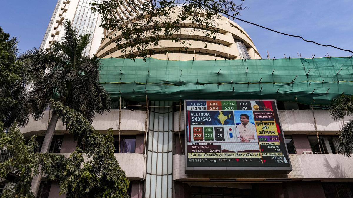 Stock markets fall for third day on foreign fund outflows; Sensex drops 120 points