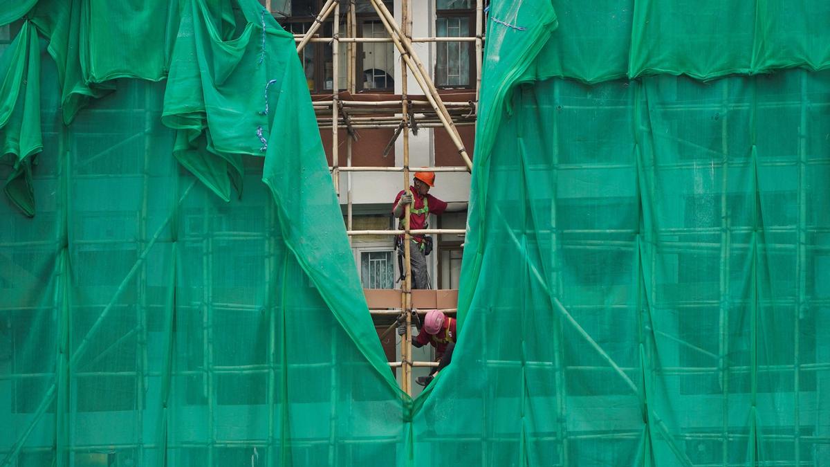 Hong Kong races to remove scaffolding nets blamed for fuelling deadly fire