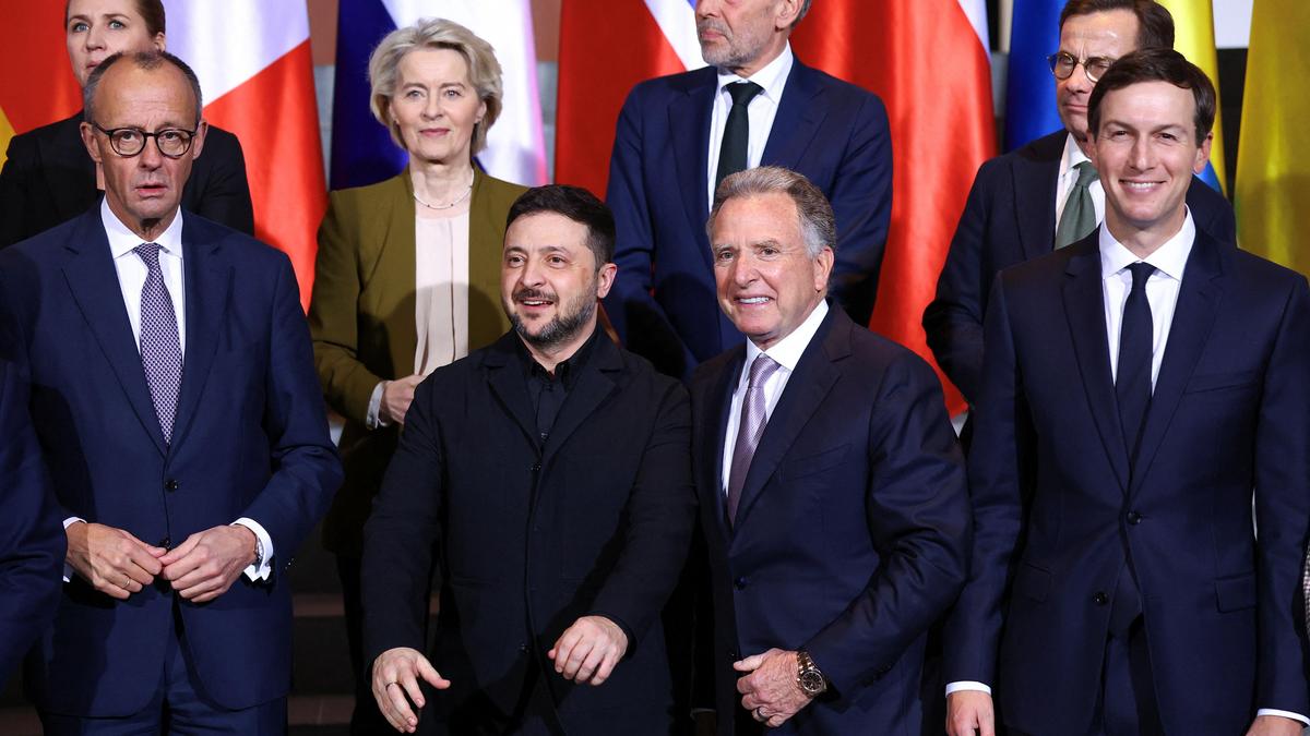 U.S. officials say Washington has agreed to give Ukraine security guarantees in peace talks