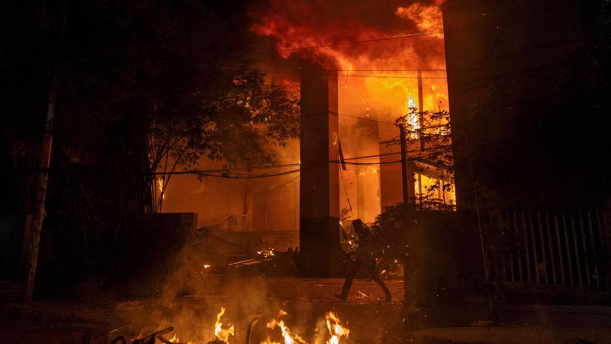 Bangladesh tense and in mourning after radical leader Hadi dies in Singapore hospital