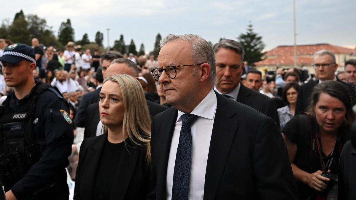 Australian Prime Minister booed as Bondi Beach attack victims honoured