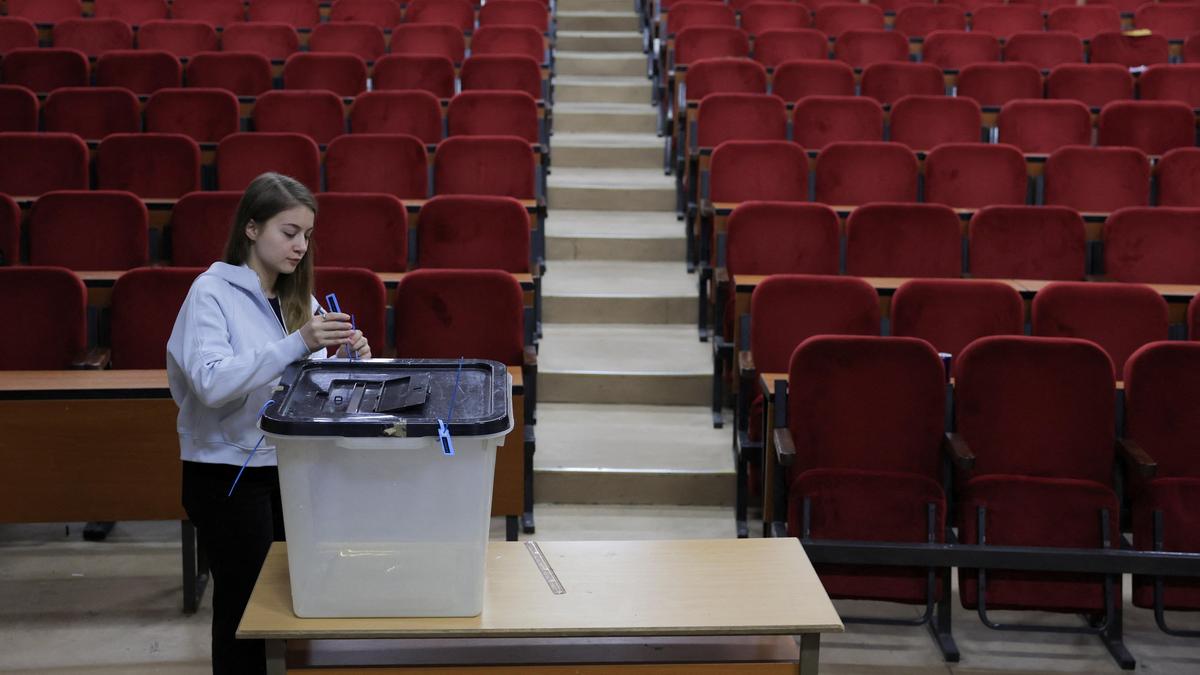Kosovo votes in bid to end year-long political impasse