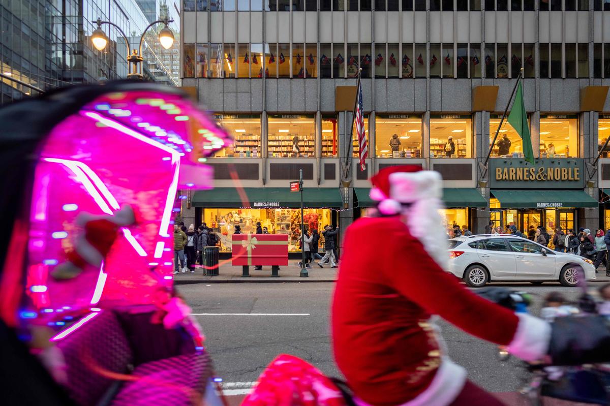 Watch: Santa gets pulled over for speeding in Ohio