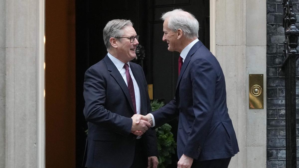 U.K. and Norway will mount joint naval patrols to protect undersea cables and hunt Russian submarines