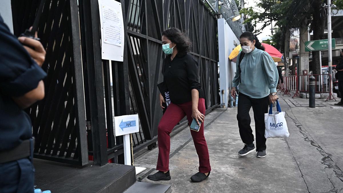 Myanmar citizens head to early polls in Bangkok