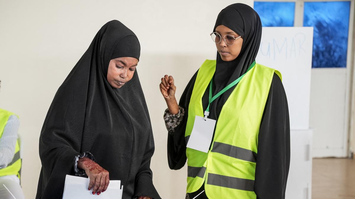 Somalis vote in the first one-person, one-vote local election in decades