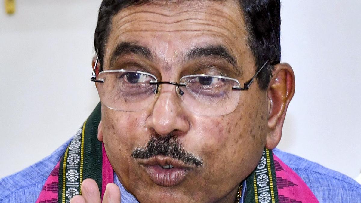 Hydrogen Fuel Cell EVs transformative to shape India’s clean future: Pralhad Joshi