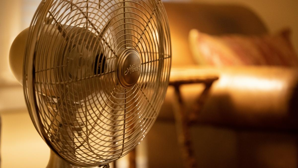 When a fan is spinning fast, why can it seem like it’s spinning backwards?