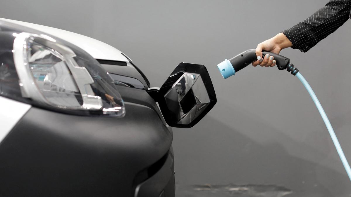 Carbon intensity of power generation key to EVs’ overall environmental benefits: IGL MD