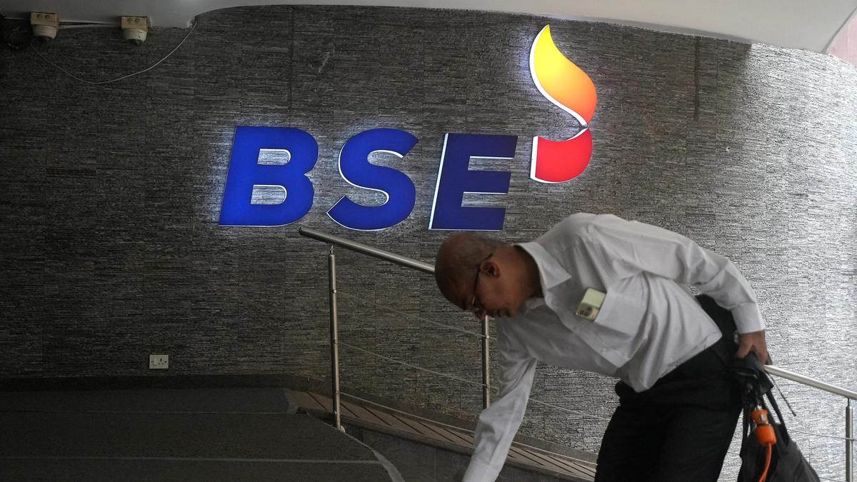 Markets log losses for fourth day; Sensex tanks 780 points on renewed trade uncertainties