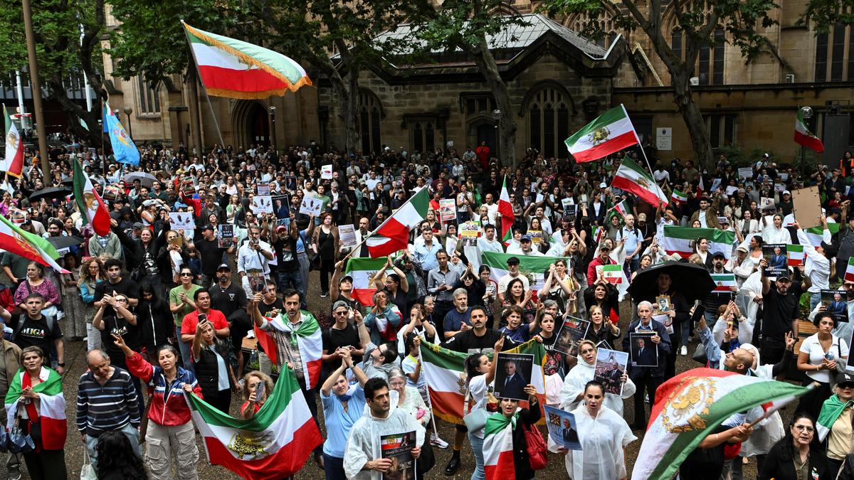 Iran considers ‘gradually’ restoring internet after shutdown