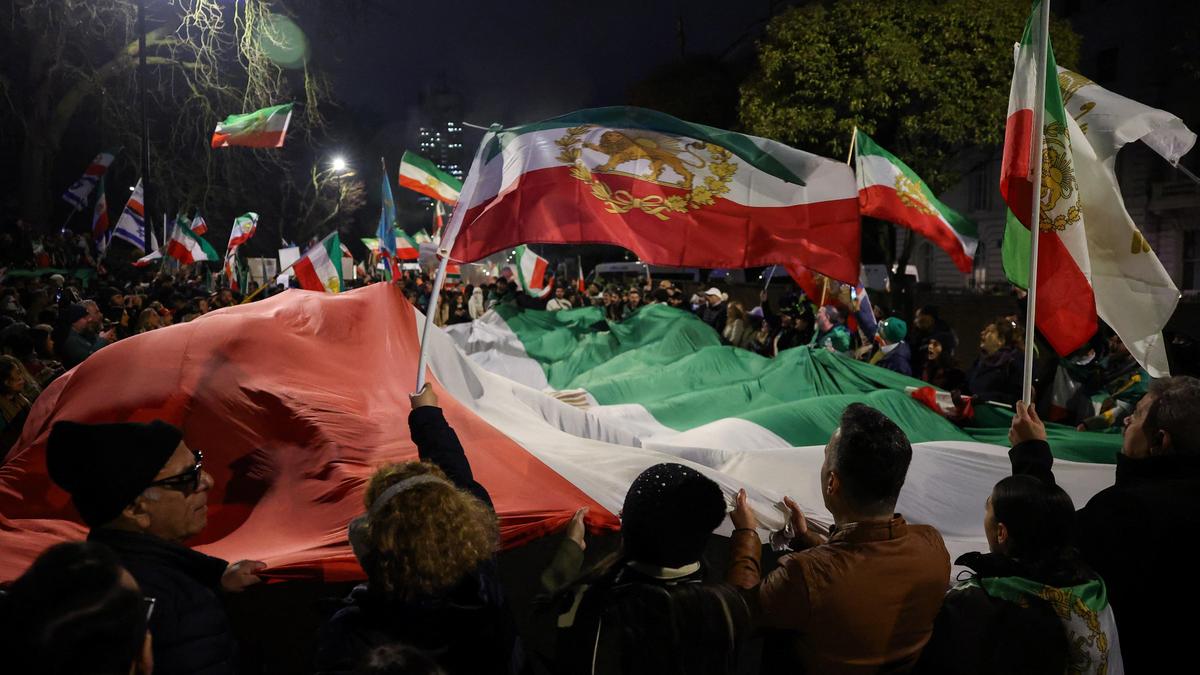 Limited internet briefly returns in Iran after protest blackout